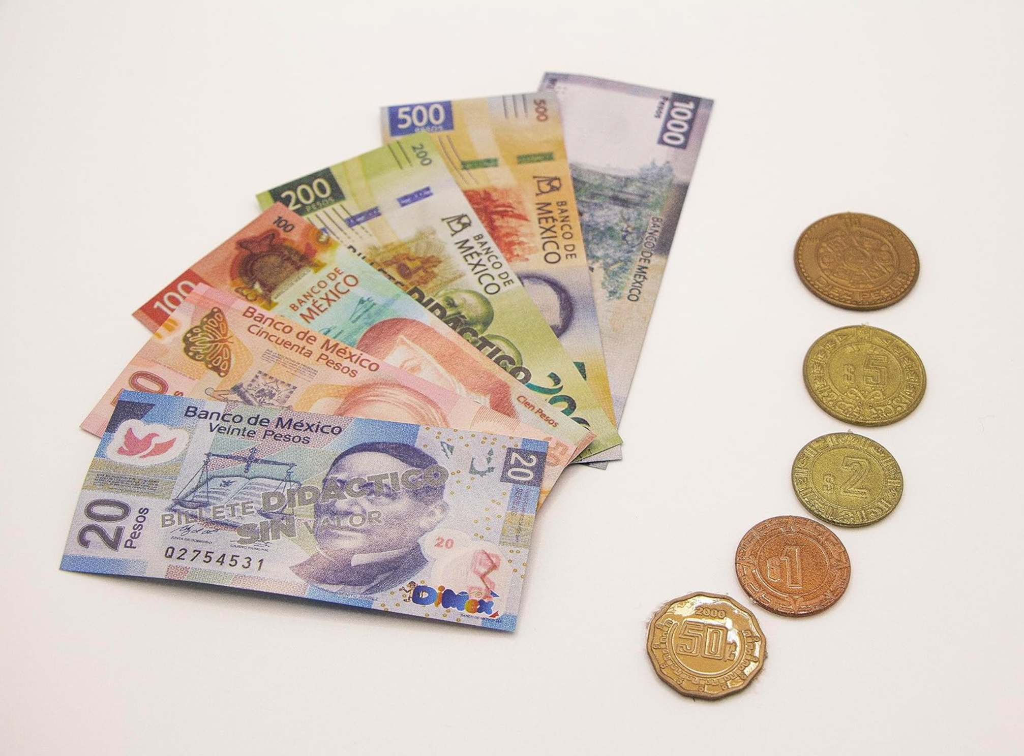 Juego Billetes y Monedas de Fantasía 90 billetes, 240 monedas de plástico y 3 dados.