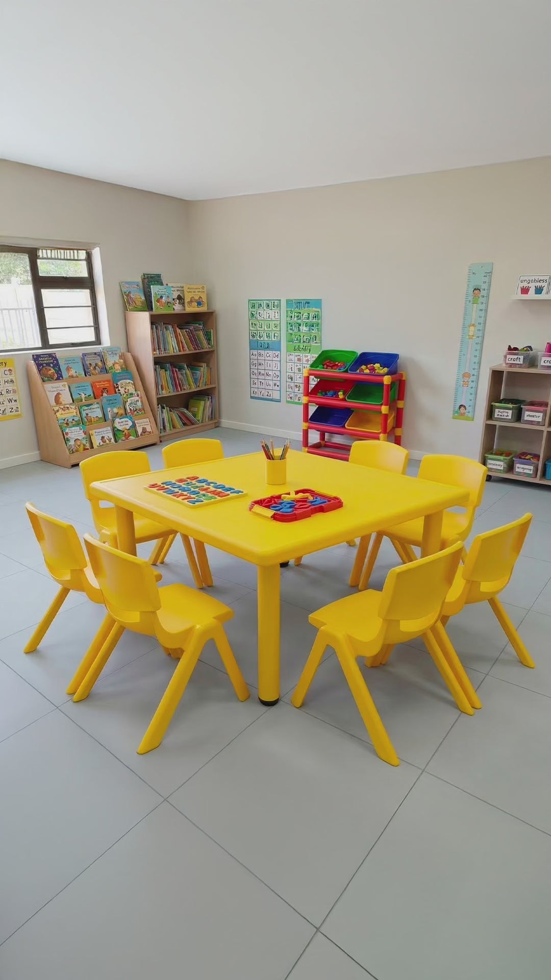 Cargar vídeo: Mesa Infantil Cuadrada 88x88 cm + 8 Sillas Escolar Guardería Plástico Resistente