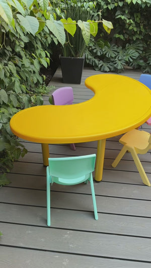 Mesa Curva Infantil con 5 Sillas | Plástico Resistente para Preescolar