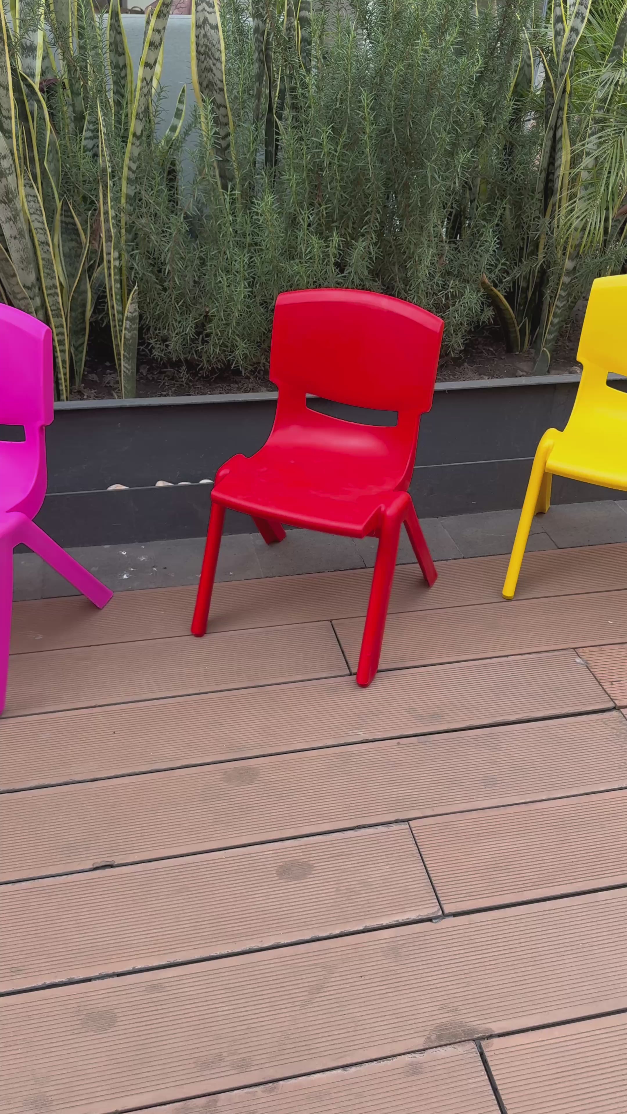 Cargar vídeo: Pack 6 sillas Infantiles resistentes de plástico Colores